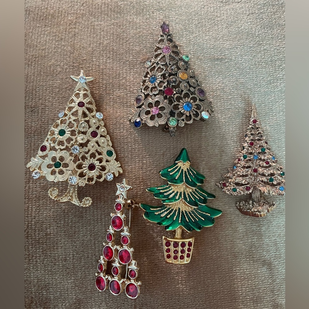 Festive Christmas Gold Tone Tree Brooch Set 
One marked Eisenberg